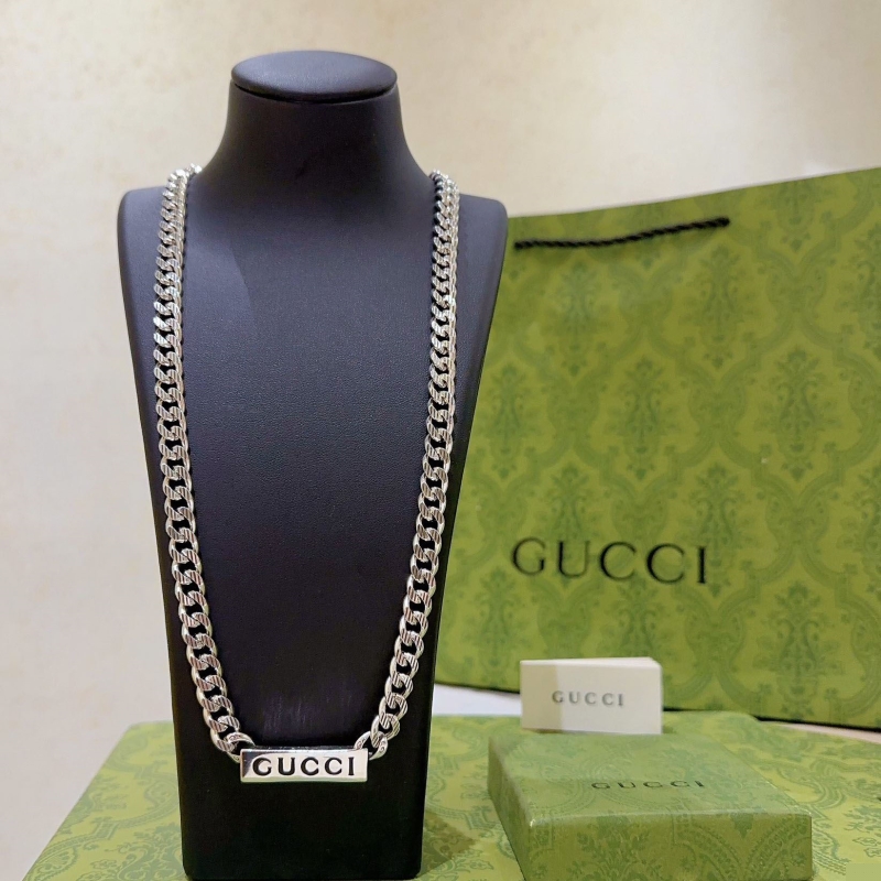 G*u*i necklaces